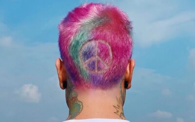 Capelli Fedez: un nuovo look color arcobaleno