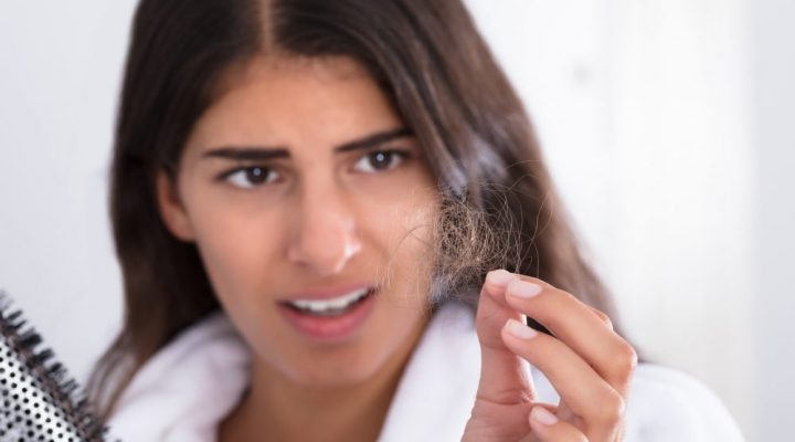 Perché cadono i capelli e cosa fare per migliorare la situazione