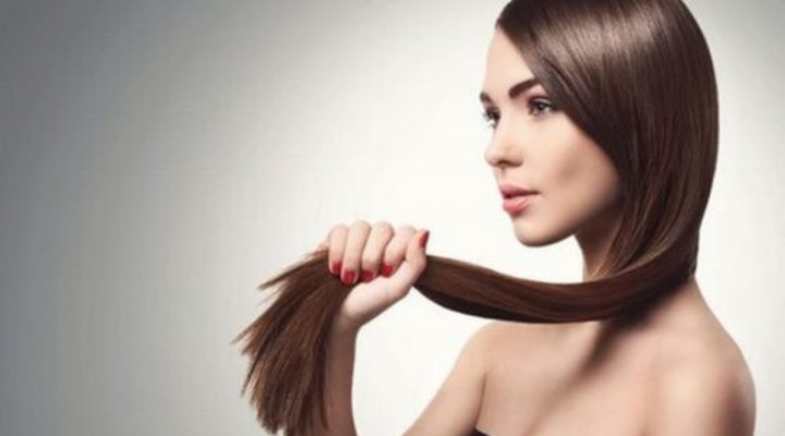 Come eliminare le doppie punte senza tagliare i capelli